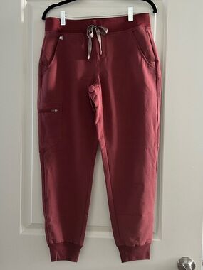FIGS Zamora Jogger Scrub Pants – Burgundy/Dusty Rose – Small Petite